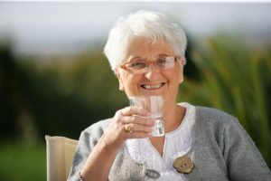 اثرات کمبود آب در بدن سالمندان