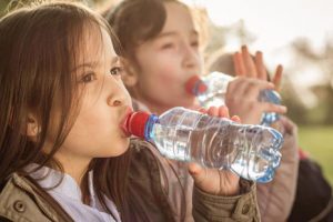 آیا آب معدنی مفید است یا مضر ؟